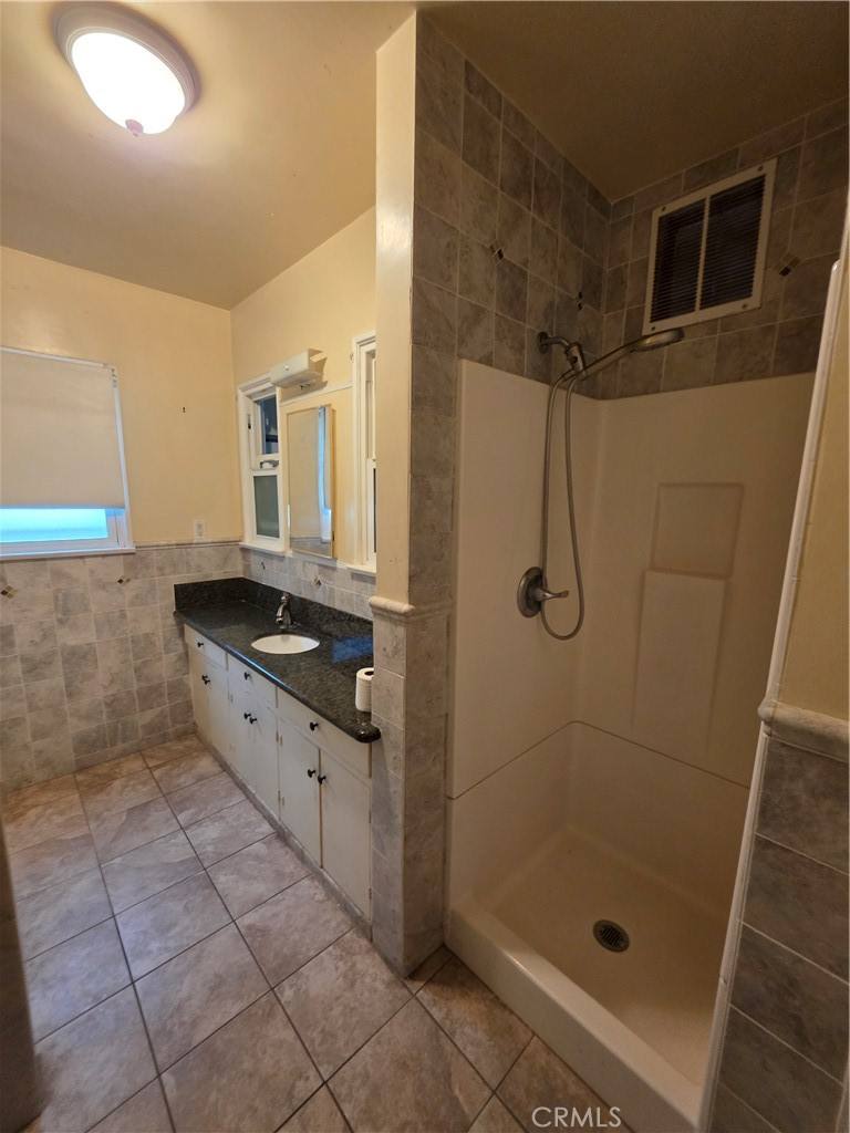 Apartment for rent at 25 E San Marino Ave #25, Alhambra, CA 91801