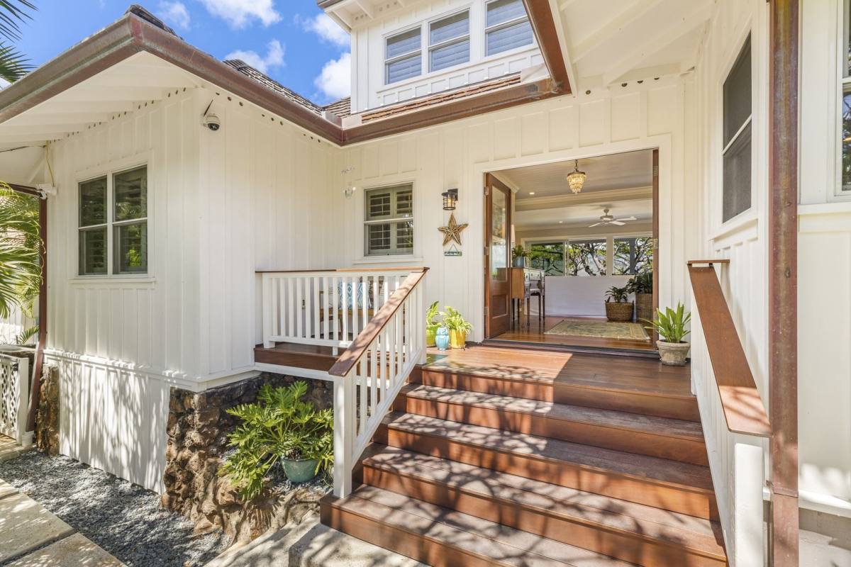 House for rent at 4034 Black Point Rd, Honolulu, HI 96816