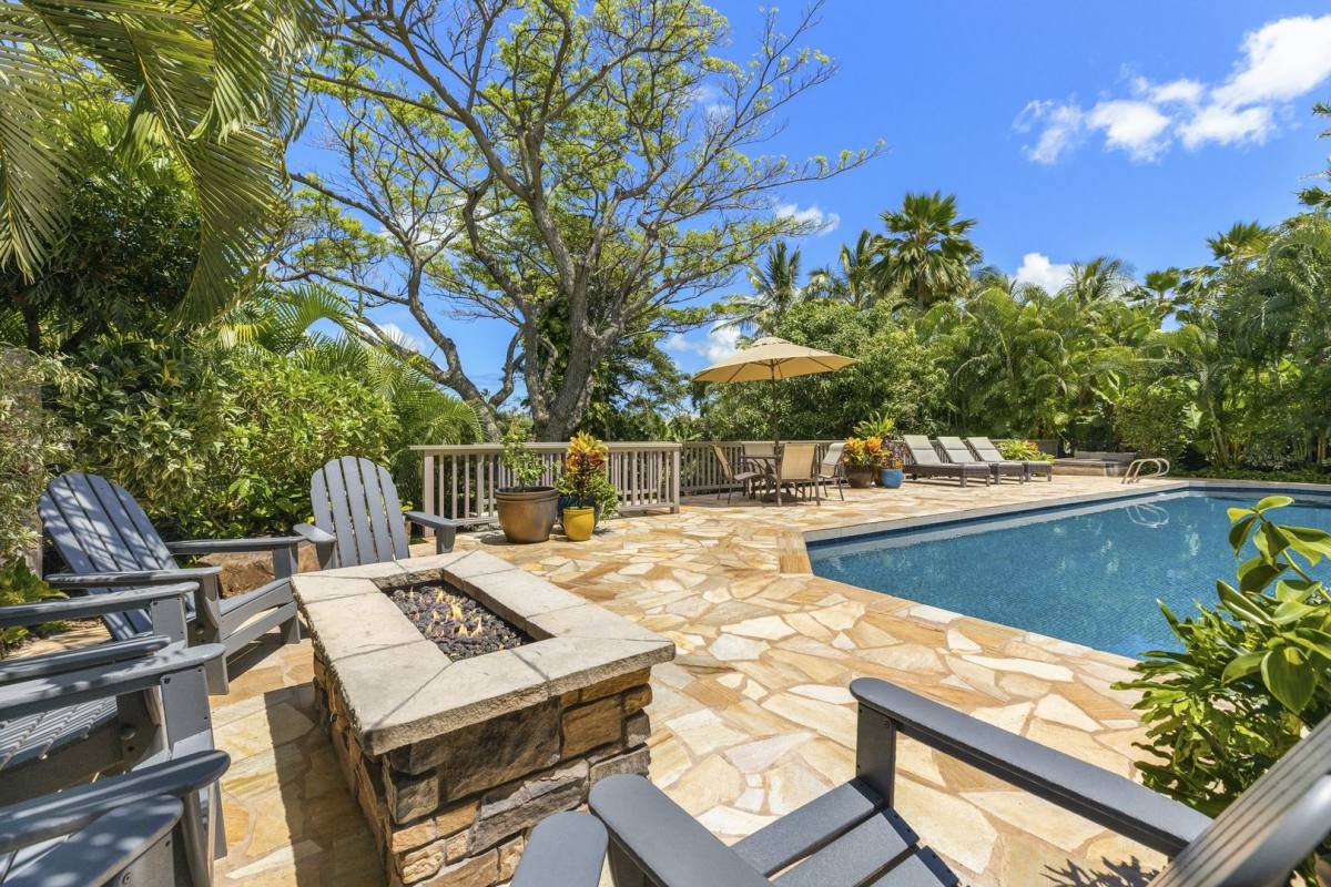 House for rent at 4034 Black Point Rd, Honolulu, HI 96816