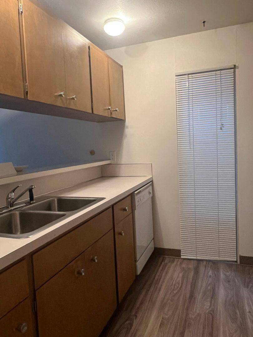 Apartment for rent at 1744 Park Ave NE, Salem, OR 97301