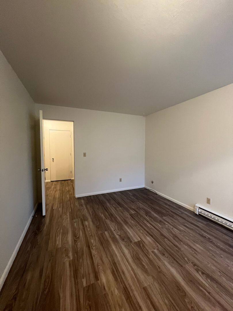 Apartment for rent at 1744 Park Ave NE, Salem, OR 97301
