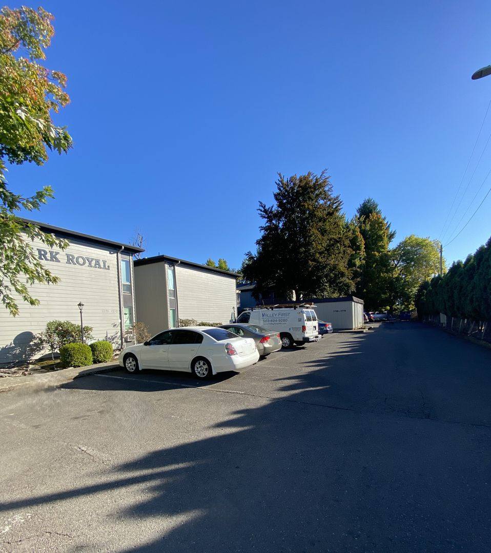 Apartment for rent at 1744 Park Ave NE, Salem, OR 97301