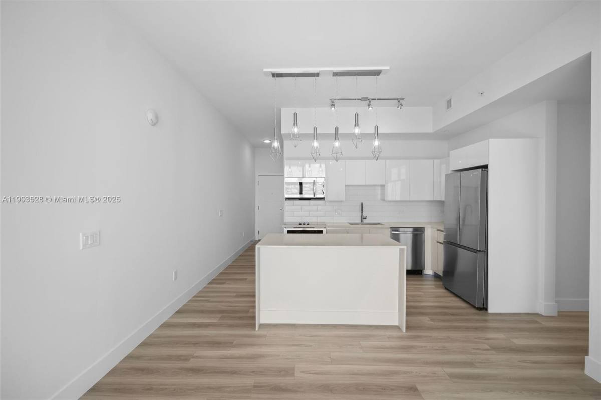 Apartment for rent at 101 Diplomat Parkway #2306, Hallandale, FL 33009
