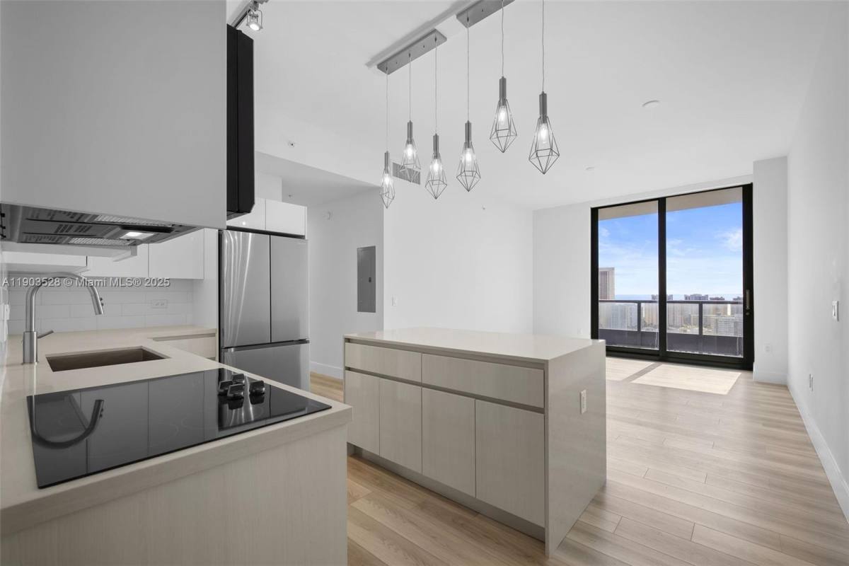 Apartment for rent at 101 Diplomat Parkway #2306, Hallandale, FL 33009