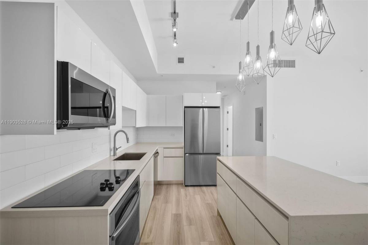 Apartment for rent at 101 Diplomat Parkway #2306, Hallandale, FL 33009