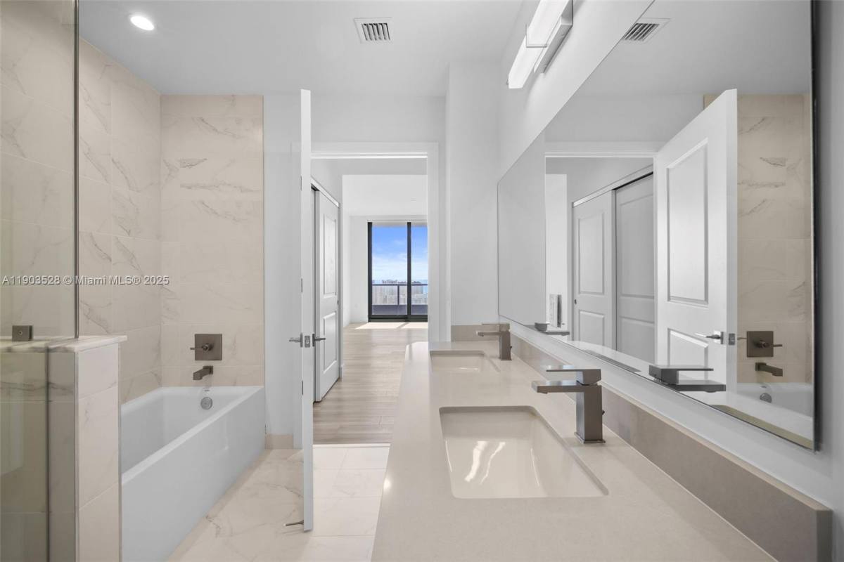 Apartment for rent at 101 Diplomat Parkway #2306, Hallandale, FL 33009