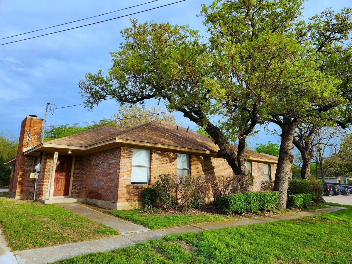 Townhouse for rent at 2202 Bolivar St, Denton, TX 76201