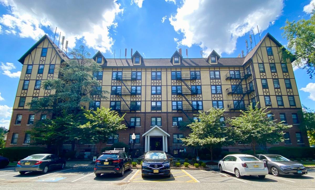 Apartment for rent at 304 Hillside Ave, Nutley, NJ 07110