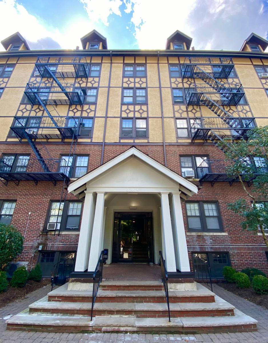Apartment for rent at 304 Hillside Ave, Nutley, NJ 07110