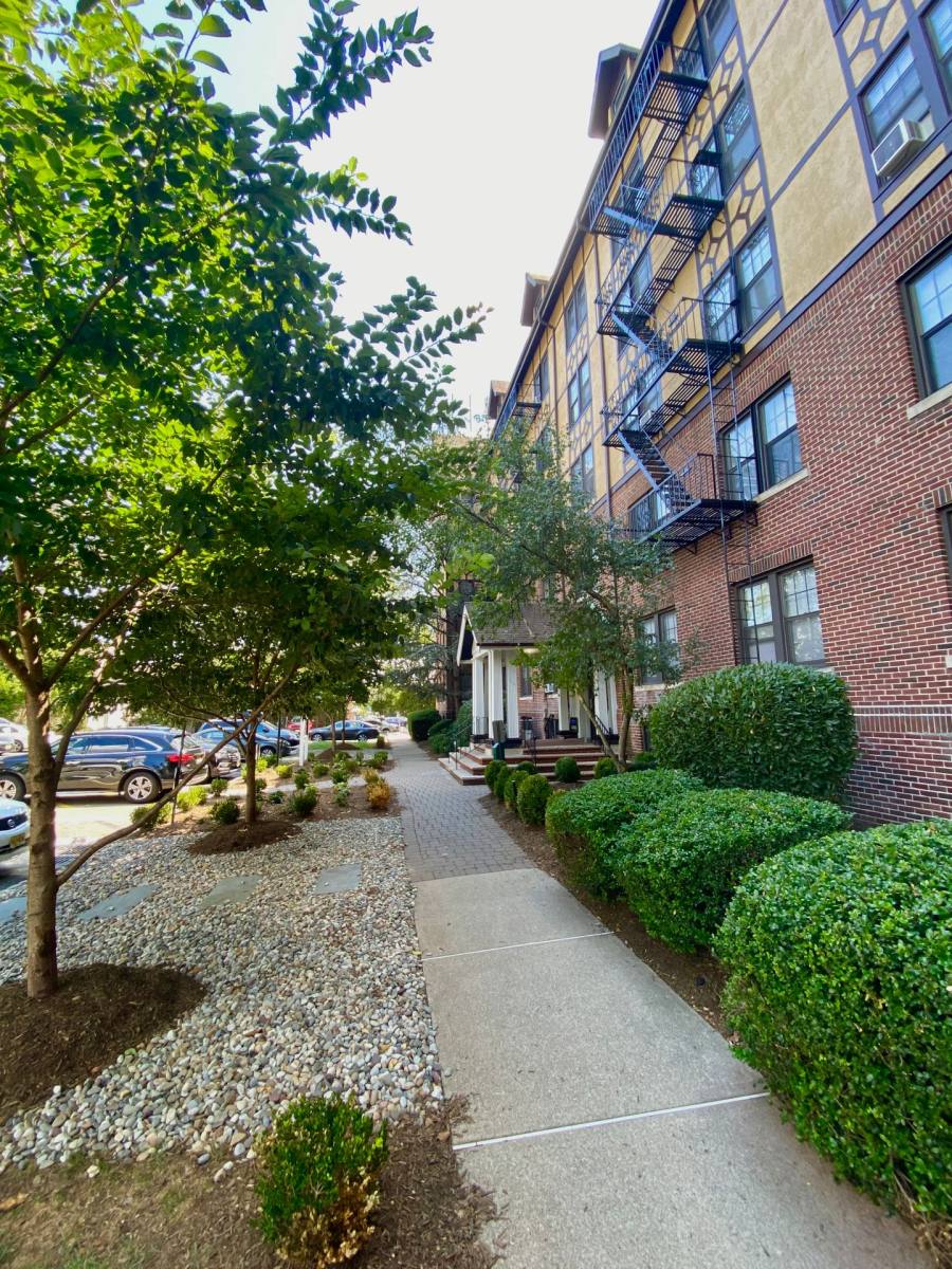 Apartment for rent at 304 Hillside Ave, Nutley, NJ 07110