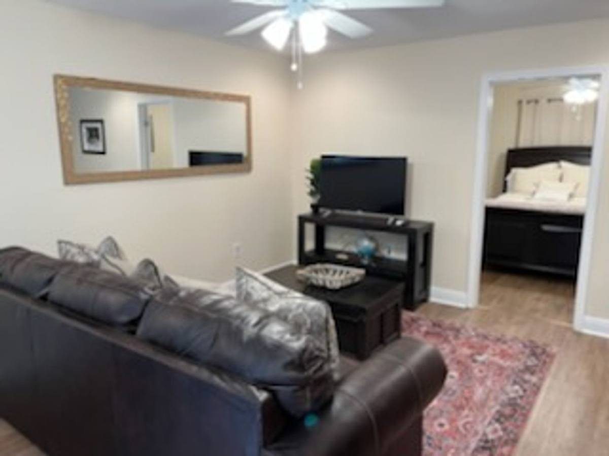 Apartment for rent at 3921 Prytania, New Orleans, LA 70115