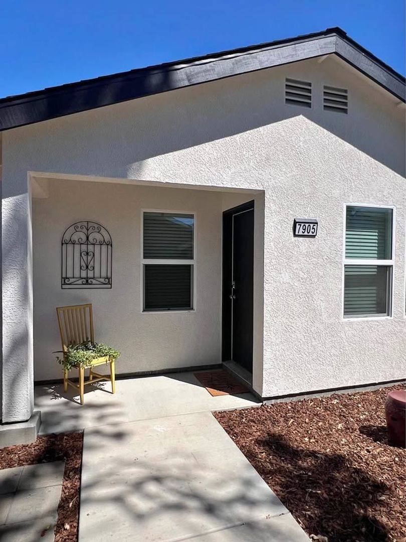 Townhouse for rent at 7905 Farnell Way, Sacramento, CA 95823