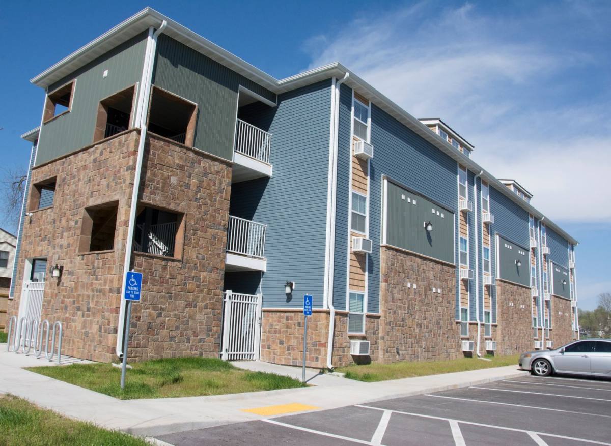 Apartment for rent at 940 E Webster Ave, Springfield, MO 65803