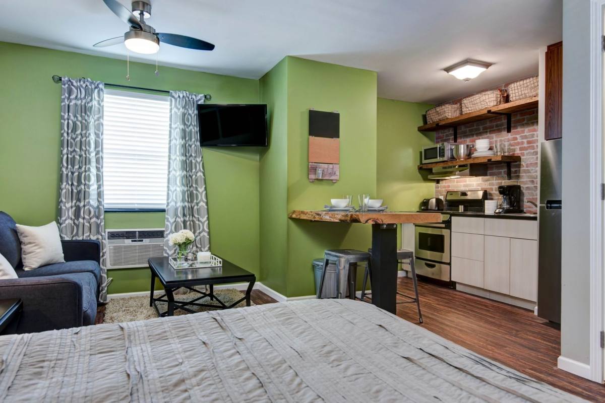 Apartment for rent at 940 E Webster Ave, Springfield, MO 65803