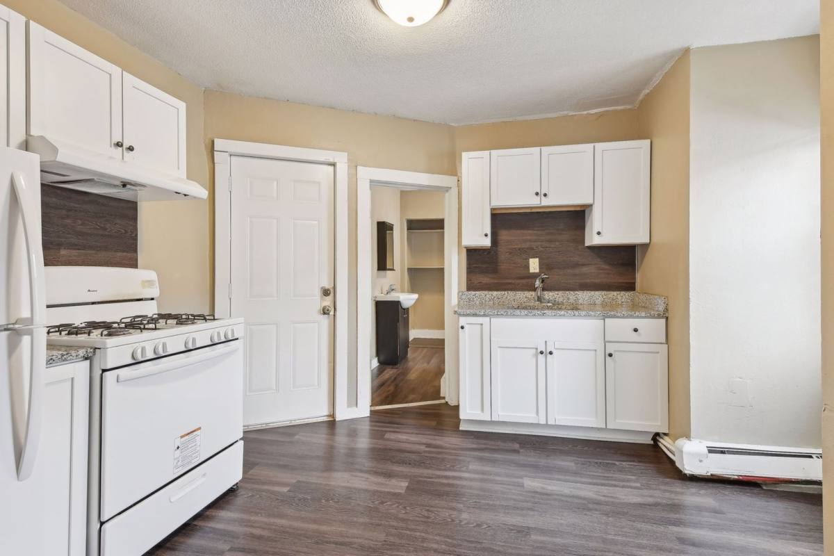 Apartment for rent at 953 Desoto St, Saint Paul, MN 55130