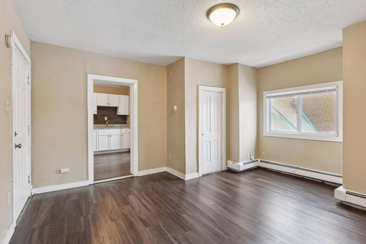 Apartment for rent at 953 Desoto St, Saint Paul, MN 55130
