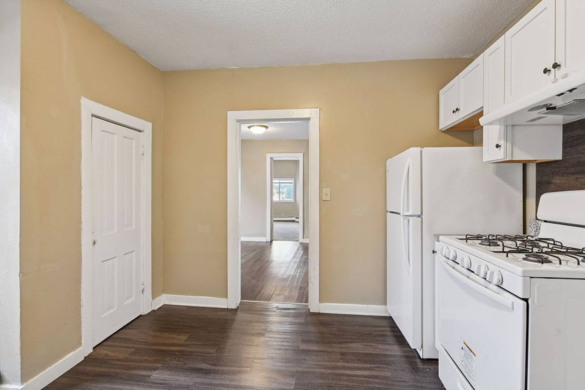 Apartment for rent at 953 Desoto St, Saint Paul, MN 55130