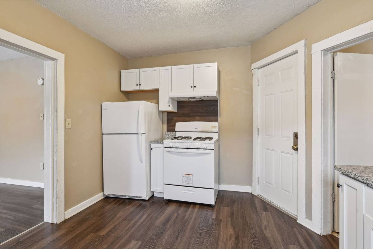Apartment for rent at 953 Desoto St, Saint Paul, MN 55130