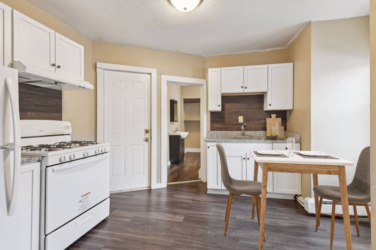 Apartment for rent at 953 Desoto St, Saint Paul, MN 55130