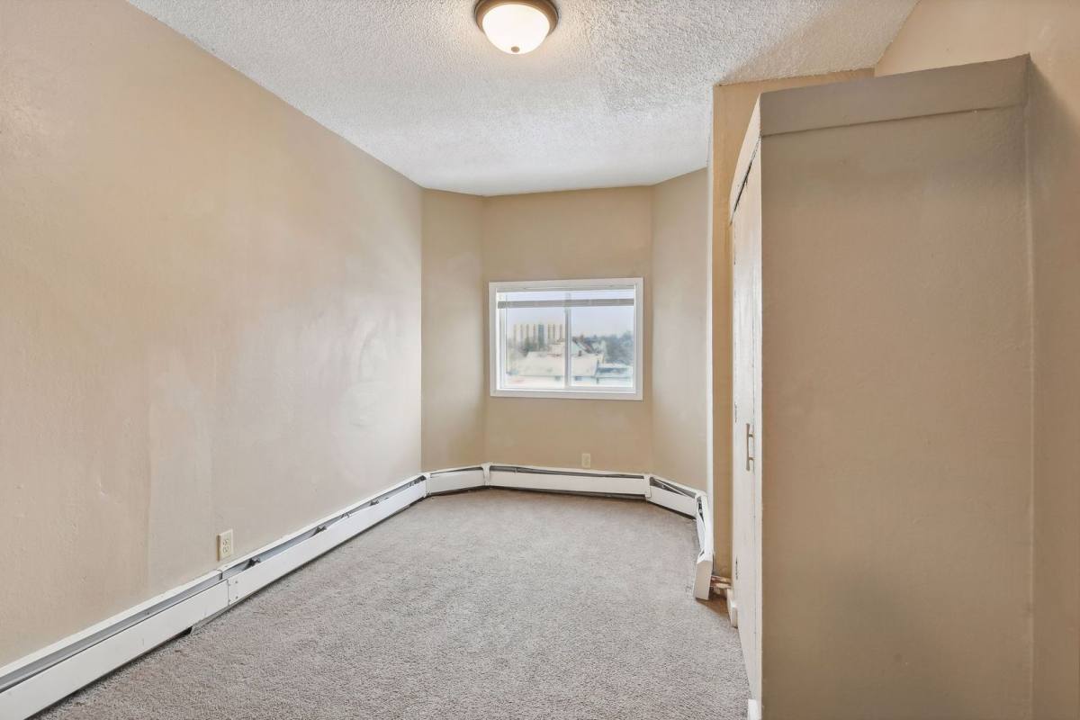 Apartment for rent at 953 Desoto St, Saint Paul, MN 55130