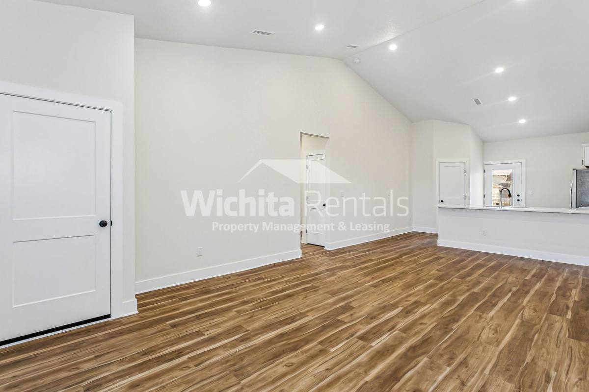 Apartment for rent at 1736 - 1738 S Hickory Creek St, Wichita, KS 67235