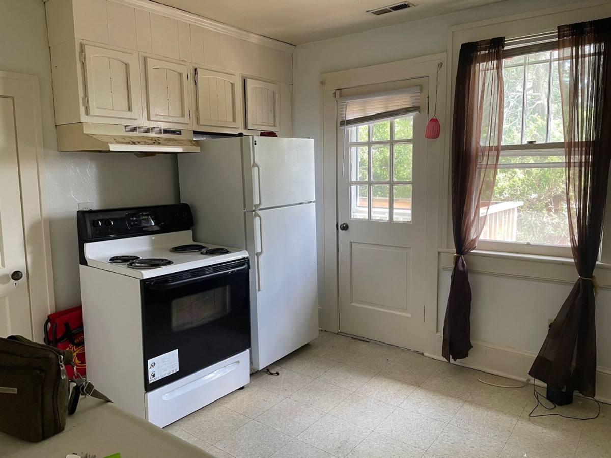 Apartment for rent at 2324 Orange Ave NW, Roanoke, VA 24017