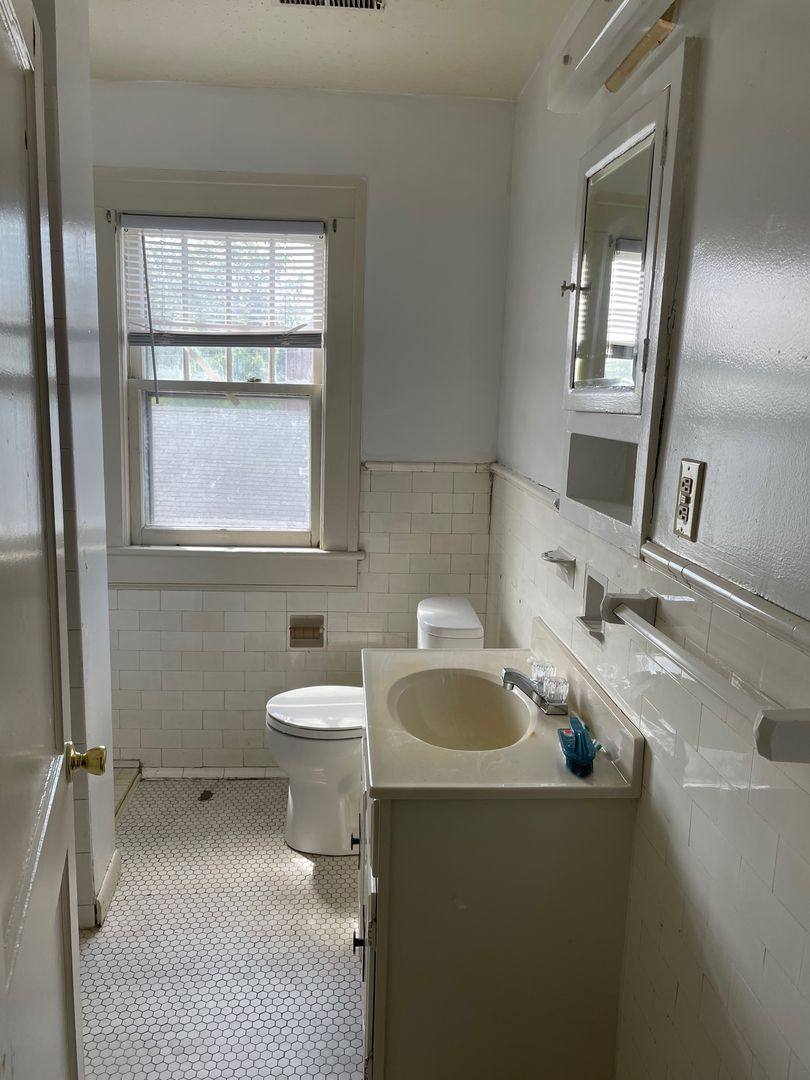 Apartment for rent at 2324 Orange Ave NW, Roanoke, VA 24017