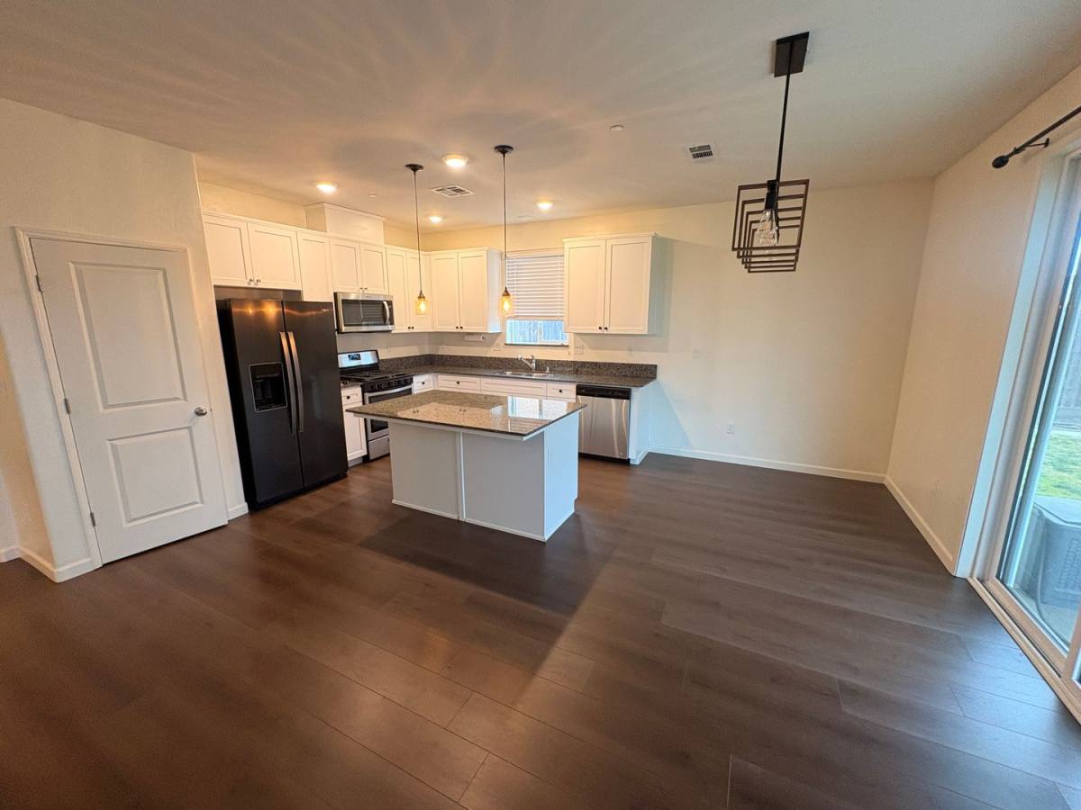 House for rent at 1604 Sidonia St, Hanford, CA 93230