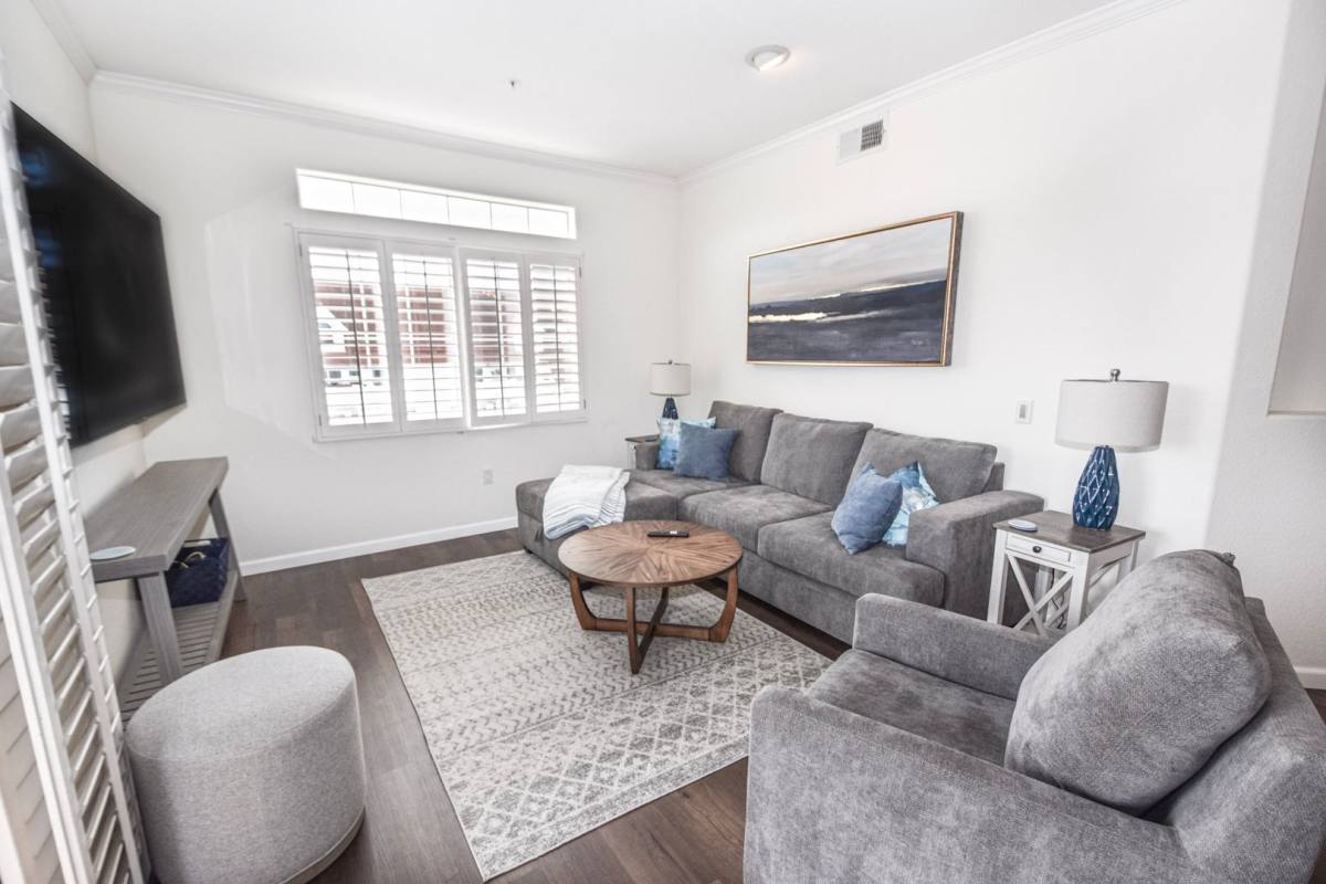Apartment for rent at 344 Orange Ave, Coronado, CA 92118