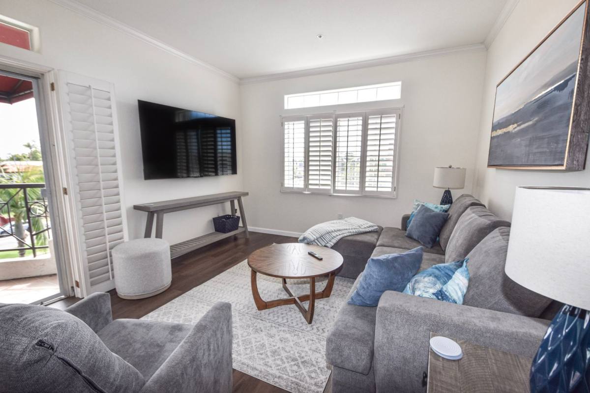 Apartment for rent at 344 Orange Ave, Coronado, CA 92118