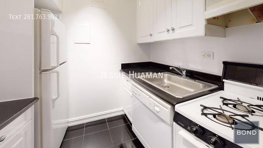 Townhouse for rent at 305 W 13th St #F, New York, NY 10014