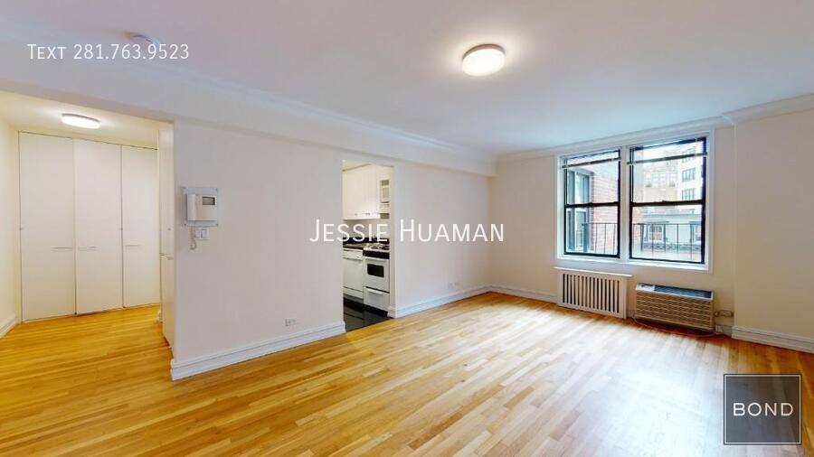 Townhouse for rent at 305 W 13th St #F, New York, NY 10014