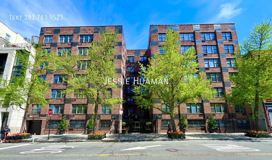 Townhouse for rent at 305 W 13th St #F, New York, NY 10014