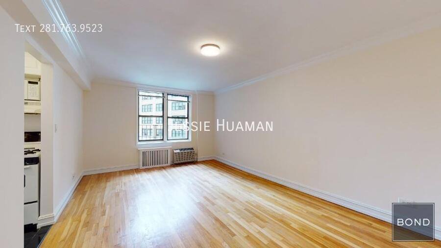 Townhouse for rent at 305 W 13th St #F, New York, NY 10014
