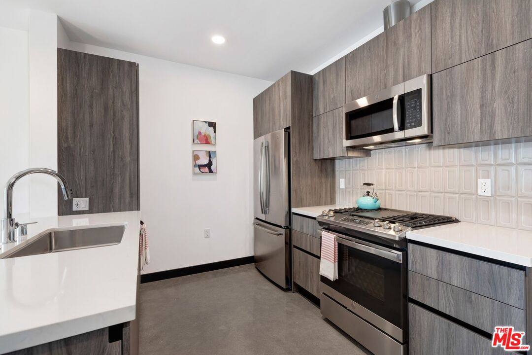 Apartment for rent at 11036 Moorpark St #409, North Hollywood, CA 91602