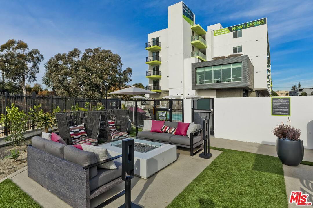 Apartment for rent at 11036 Moorpark St #409, North Hollywood, CA 91602