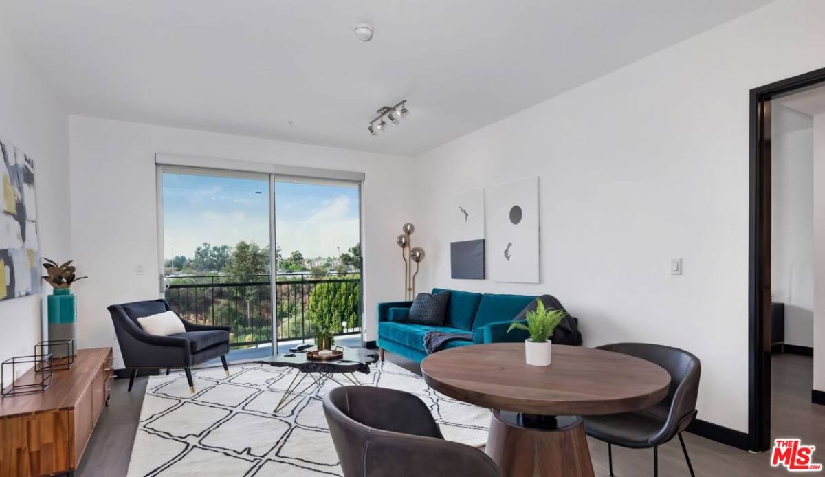 Apartment for rent at 11036 Moorpark St #409, North Hollywood, CA 91602