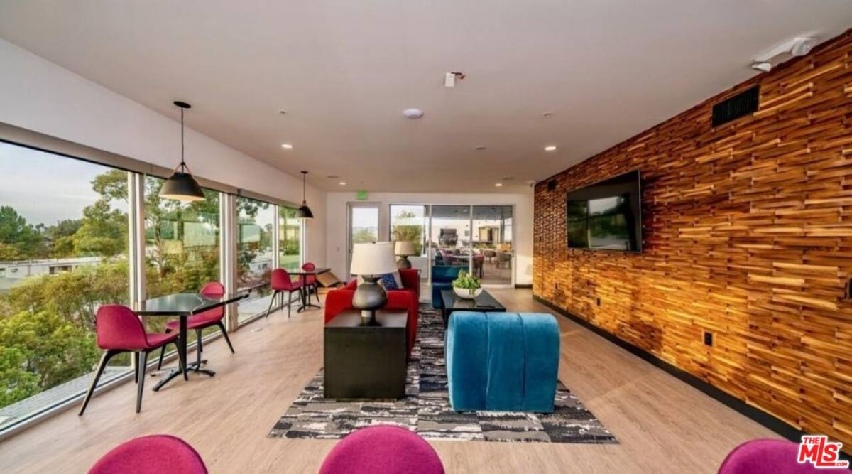 Apartment for rent at 11036 Moorpark St #409, North Hollywood, CA 91602