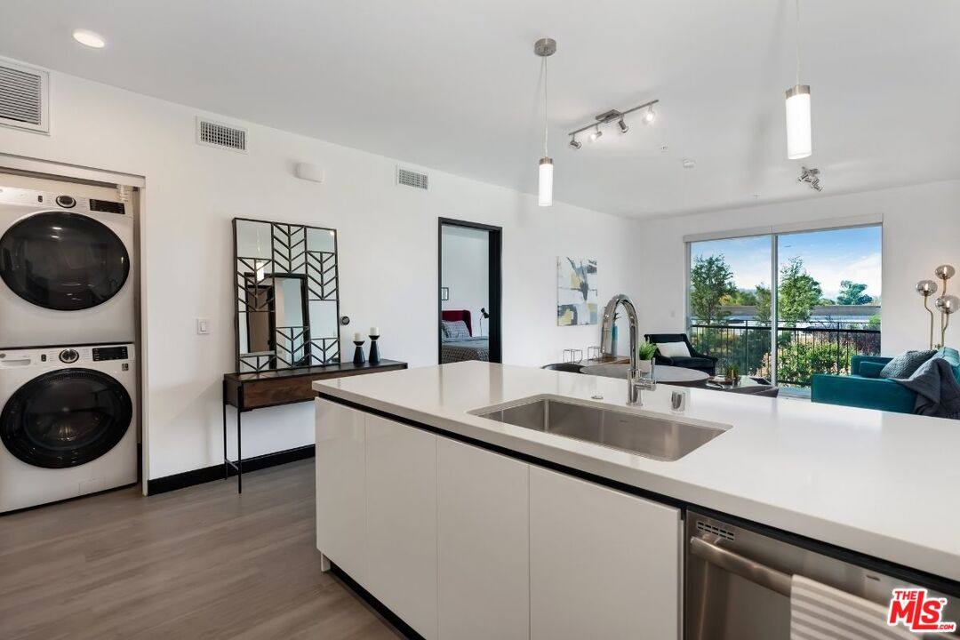 Apartment for rent at 11036 Moorpark St #409, North Hollywood, CA 91602