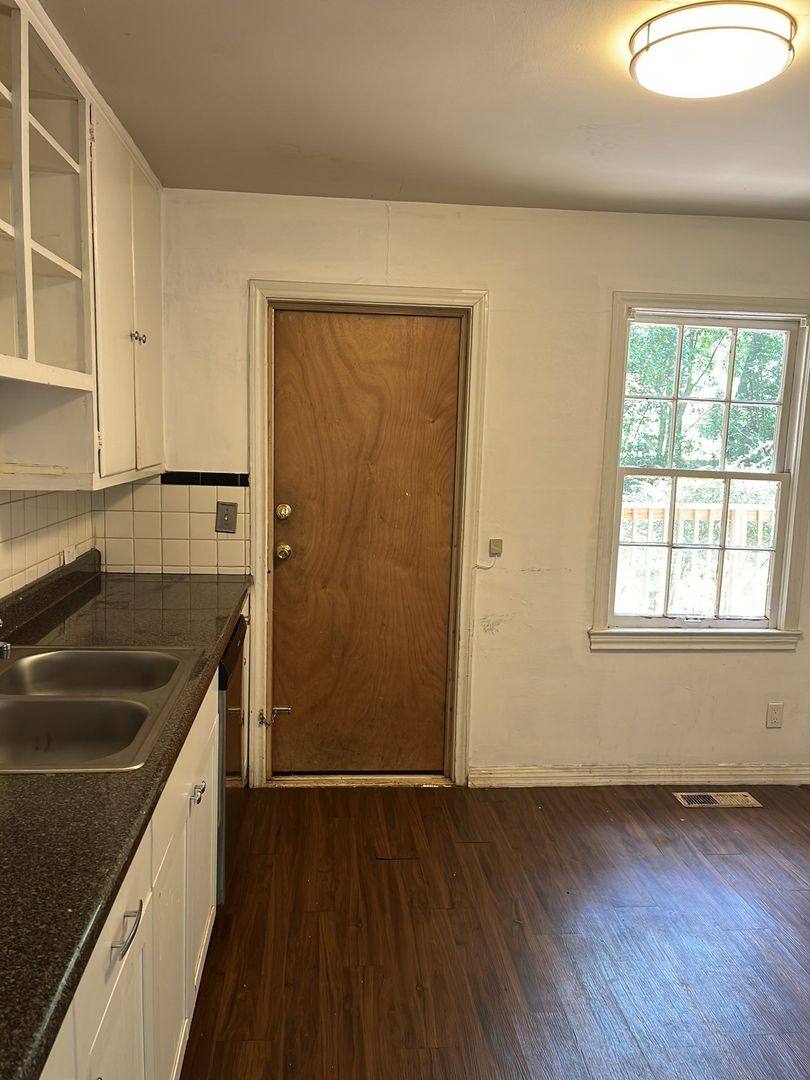 Apartment for rent at 408 Murat St, Tallahassee, FL 32304