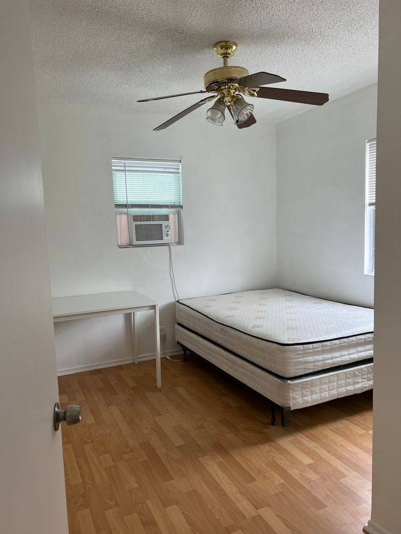 Apartment for rent at 1142 W 35th St, Los Angeles, CA 90007