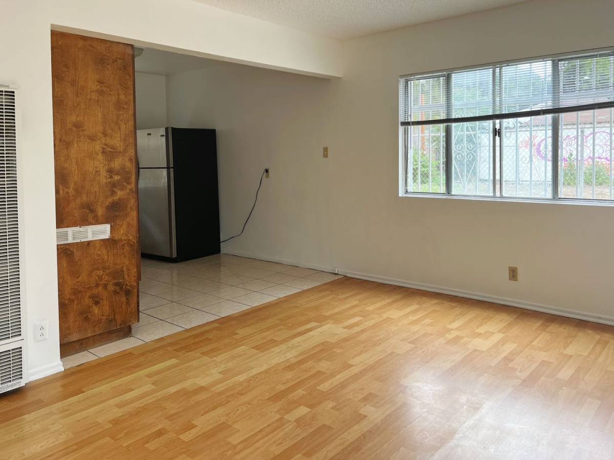 Apartment for rent at 1142 W 35th St, Los Angeles, CA 90007