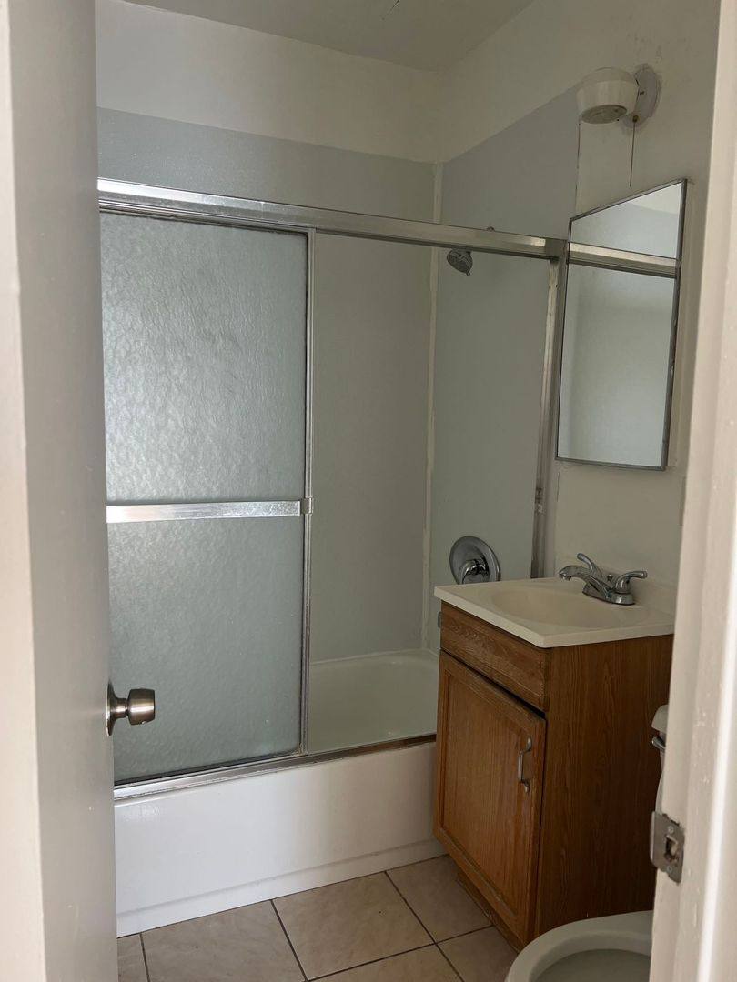 Apartment for rent at 1142 W 35th St, Los Angeles, CA 90007