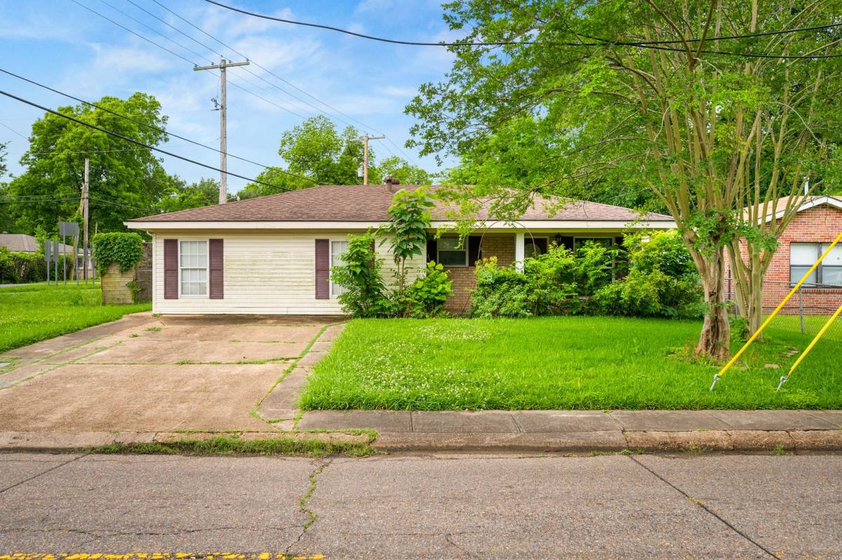 House for rent at 2020 Clover Lane, Alexandria, LA 71301