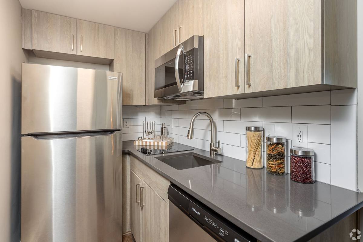 Apartment for rent at 2025 Peachtree Rd NE, Atlanta, GA 30309