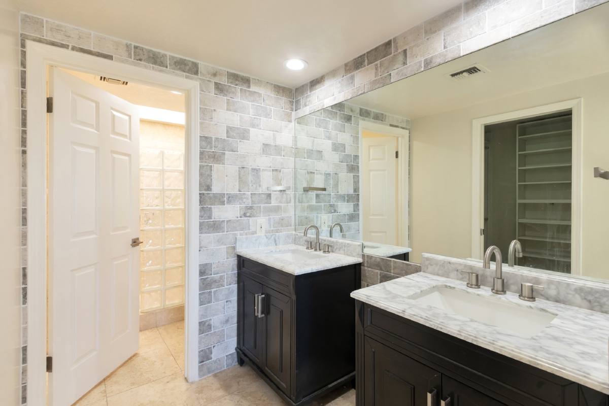 Apartment for rent at 2931 E Rose Lane, Phoenix, AZ 85016