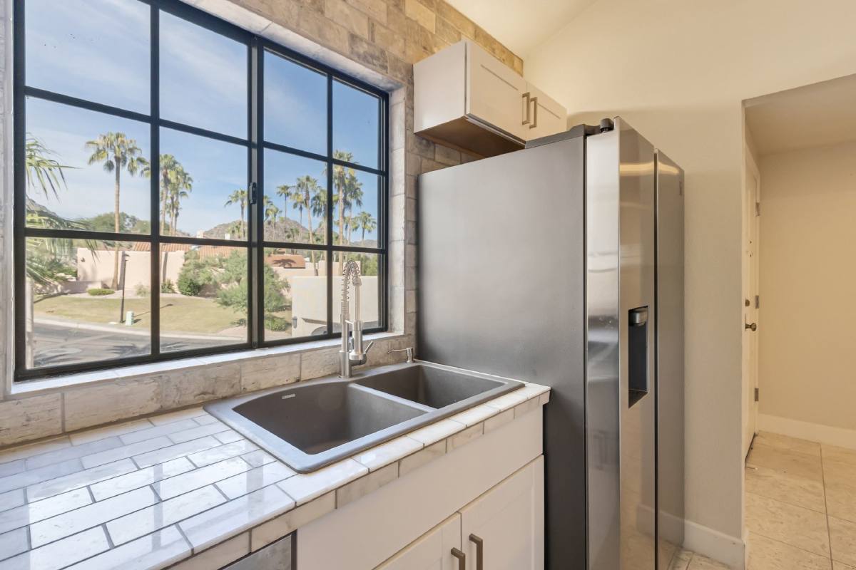 Apartment for rent at 2931 E Rose Lane, Phoenix, AZ 85016