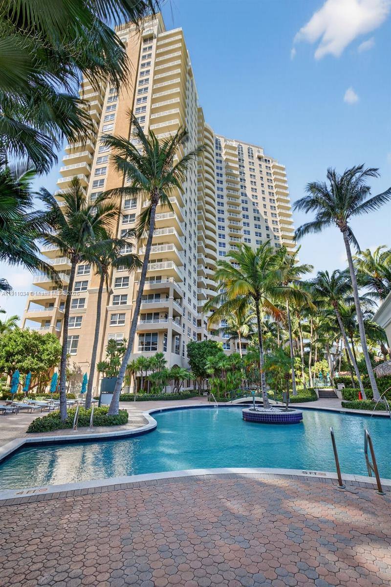 Apartment for rent at 19501 W Country Club Dr #313, Miami, FL 33180