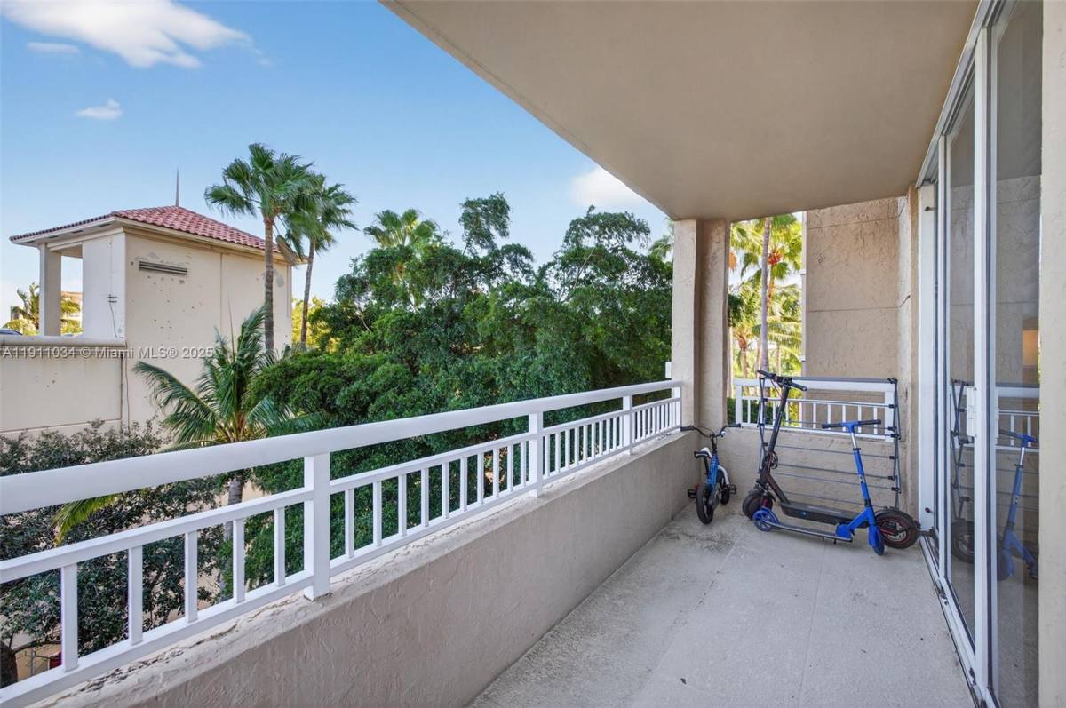 Apartment for rent at 19501 W Country Club Dr #313, Miami, FL 33180