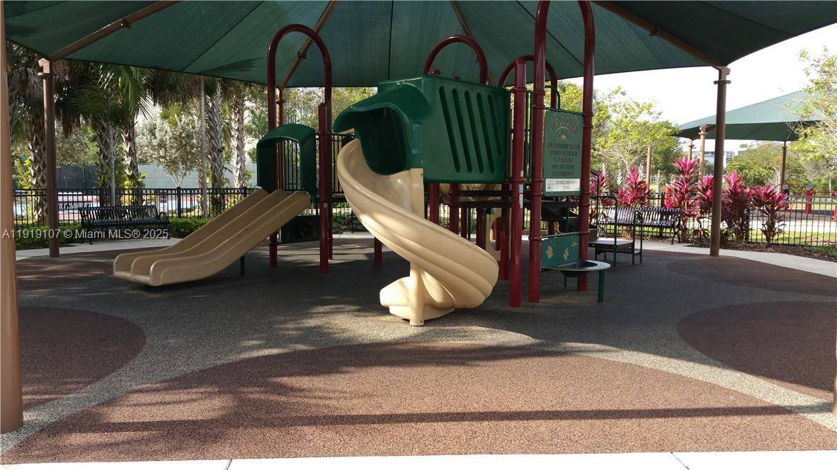 2950 N Palm Aire Dr #105, Pompano Beach, FL 33069